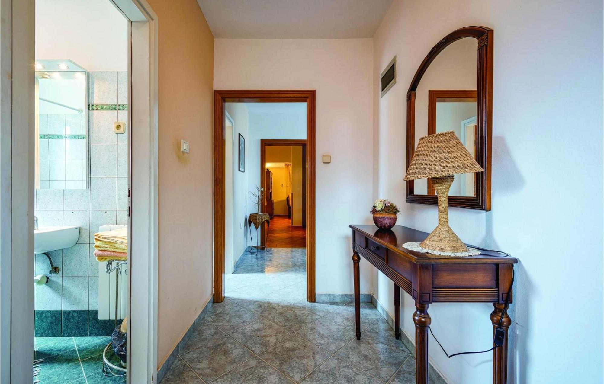 Stunning Apartment In Rovinj With Kitchen Esterno foto
