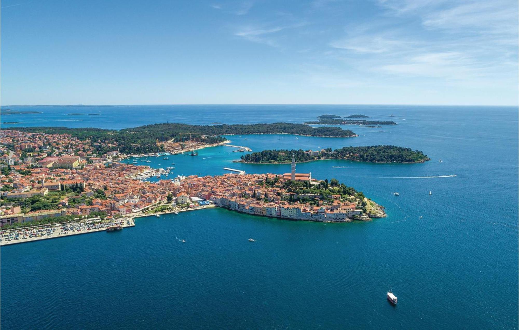 Stunning Apartment In Rovinj With Kitchen Esterno foto
